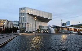 Modern 2Bed Room Sea View Apartment @ Oslo Barcode